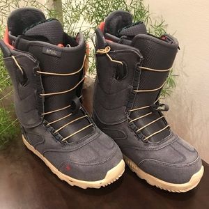 Burton Ritual Women’s Snowboard boots EUC!